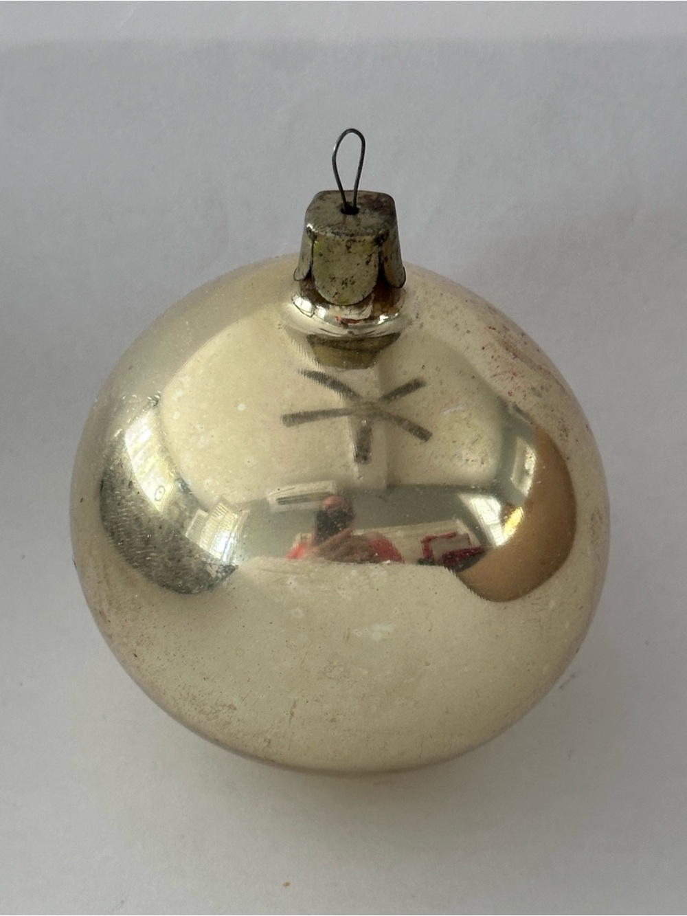 VINTAGE LIGHT GOLD ORNAMENT 3"
